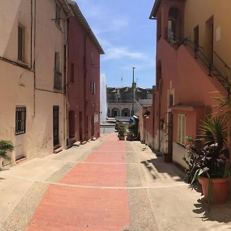 Between The Roofs Of Menton Old Town And The Sea Eksteriør bilde